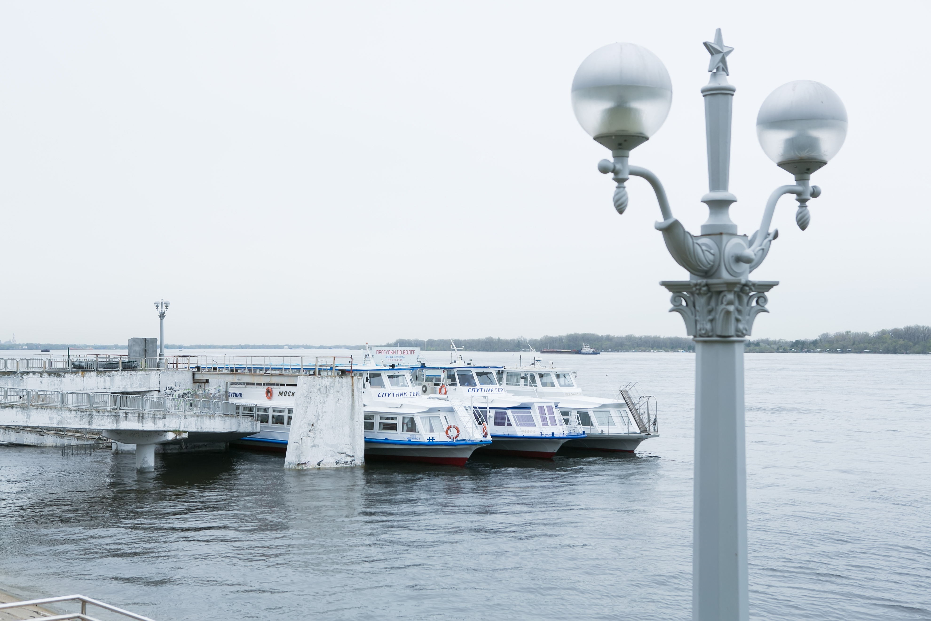 Прогулочный теплоход